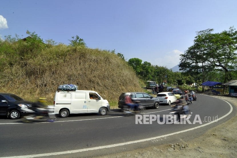Antrean kendaraan pemudik di Jalan Limbangan, Kabupaten Garut / Ilustrasi 