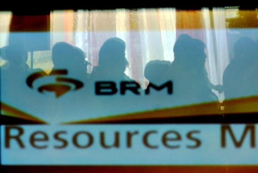 Antrian pembelian saham Bumi Resources Minerals (BRMS) di Jakarta. (Ilustrasi)