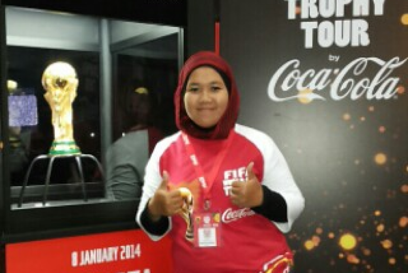 Antusiasme masyarakat Indonesia melihat Trofi Piala Dunia