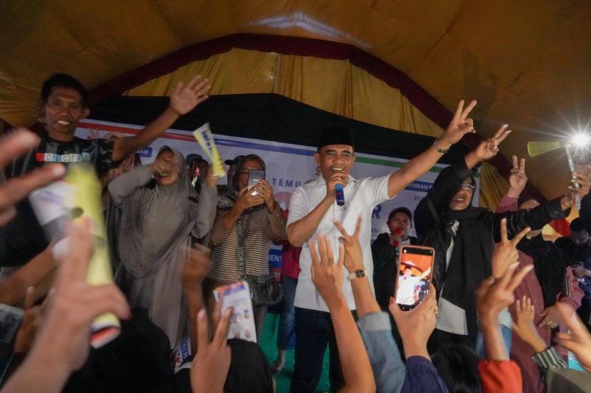 Anwar Hafid berpidato di hadapan warga Sulawesi Tengah.