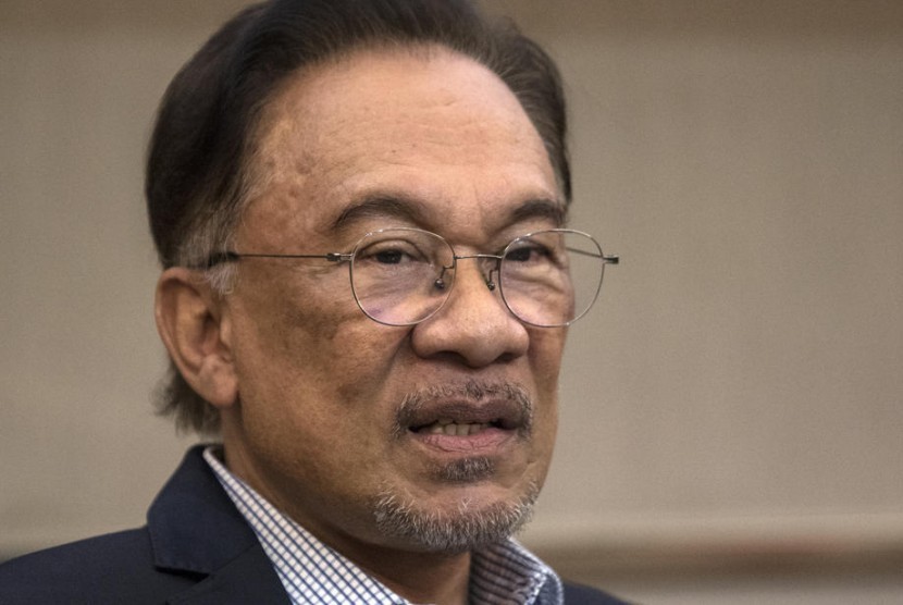 Anwar Ibrahim. Ketiga anggota parlemen dari koalisi Pakatan Harapan (PH) menetapkan Anwar Ibrahim sebagai calon perdana menteri.