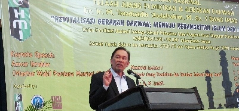 Anwar Ibrahim is a keynote speaker at a national meeting of Muslim Students’ Association (HMI) in Bandung on Monday.