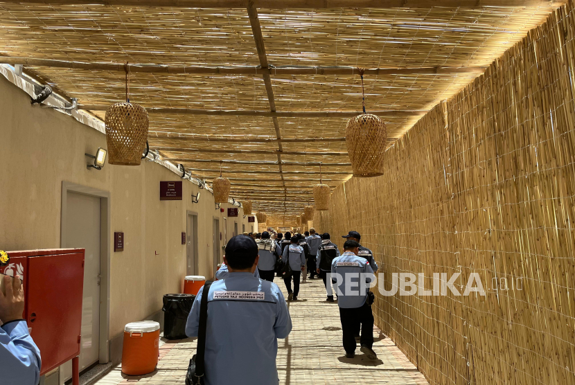 Anyaman bambu tenda jamaah haji Indonesia di Mina