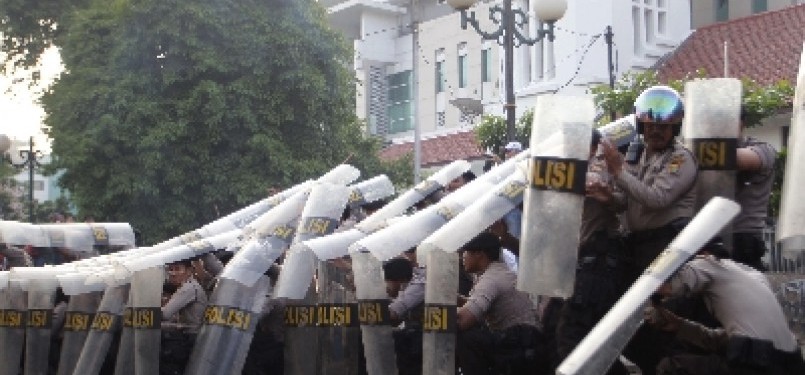 Aparat kepolisian mengamankan demo BBM