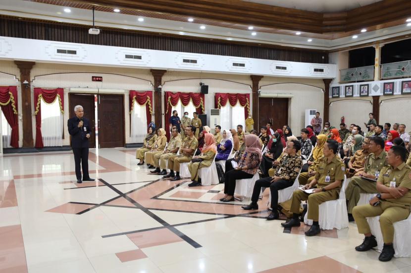 Aparat Pengawasan Intern Pemerintah (APIP) se-Jateng di Auditorium Sasana Widya Praja, BPSDM Provinsi Jateng, Kota Semarang mendapatkan penyuluhan antikorupsi. 