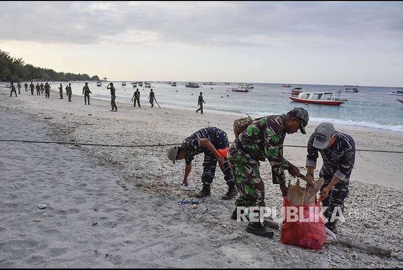 Kodim Sangihe Bersihkan Sampah di Pantai Manganitu (ilustrasi).