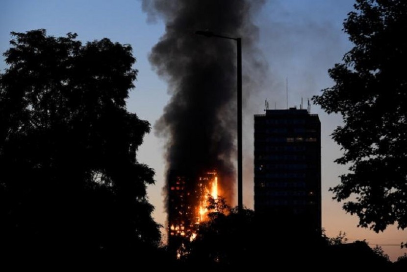 Fire at the Grenfell Tower, London, England seen from distance.