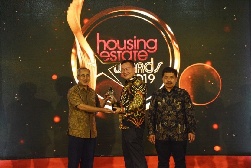 Apartemen Opus Park yang berdiri tegak di Sentul City mendapatkan penghargaan The Most Speciality Design Apartment in Bogor di ajang HousingEstate Awards 2019.