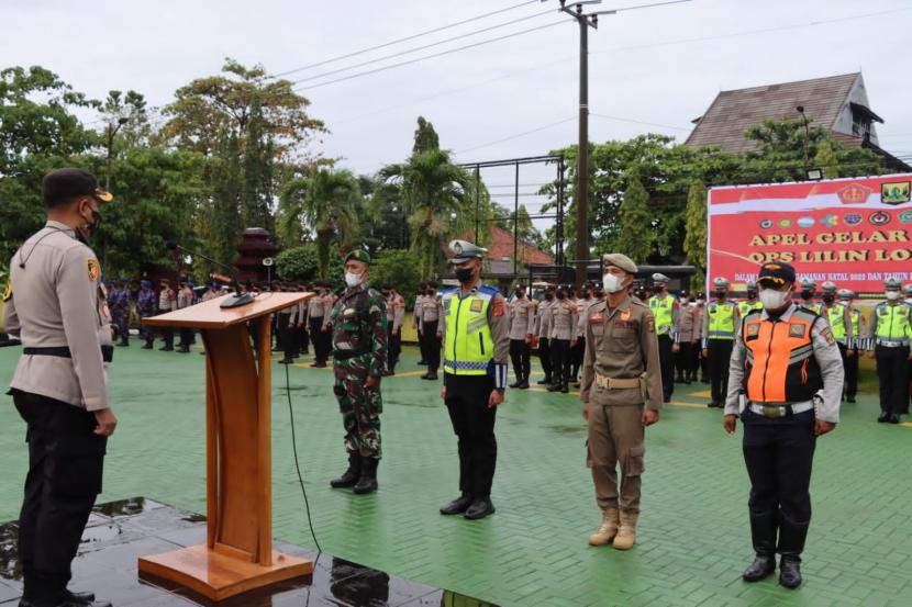 Apel gelar pasukan Operasi Lilin Lodaya Polres Sukabumi di Palabuhanratu, Kamis (22/12/2022).