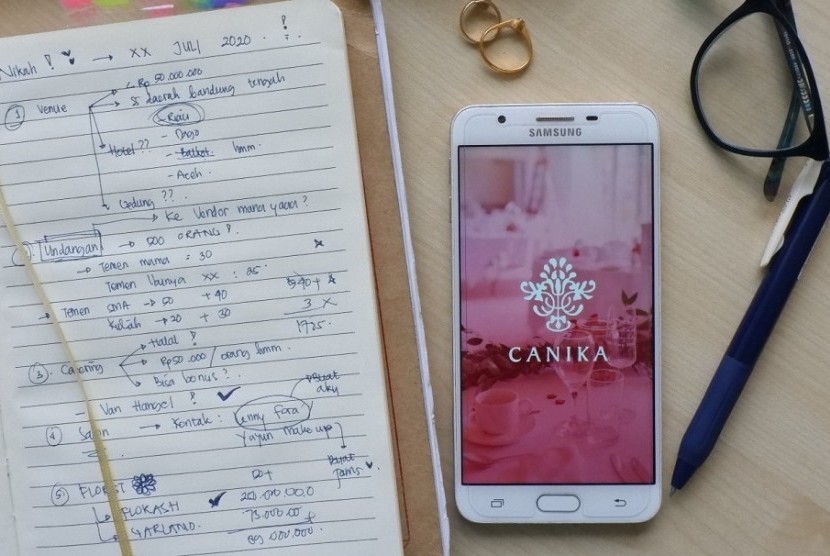 Aplikasi Canika membantu persiapan pernikahan.