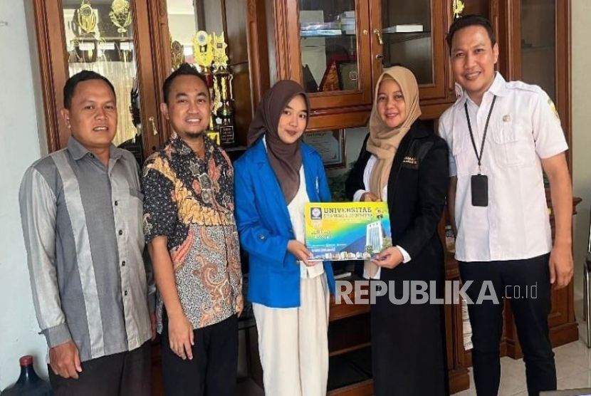 Aplikasi Eco Enzim UBSI Kampus Tegal Sukses Bantu Kelola Limbah Organik Brebes