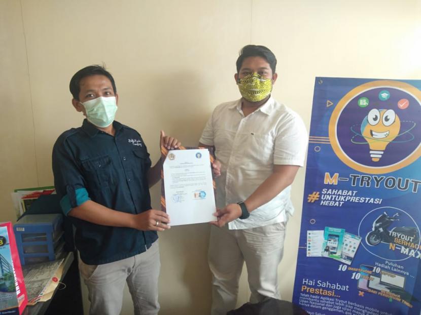 Aplikasi M-Tryout menandatangani kerja sama  (MoU)  dengan SMK Kehutanan Bakti Rimba Bogor, Rabu (16/3).