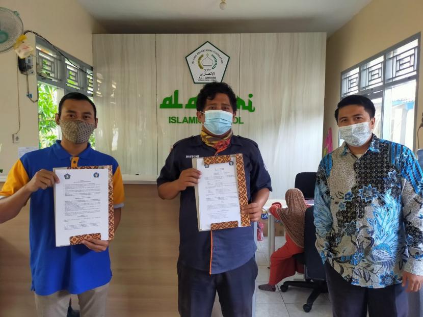 Aplikasi M-Tryout menjalin kerja sama dengan SMK Al-Ansori Bekasi, Jawa Barat.  