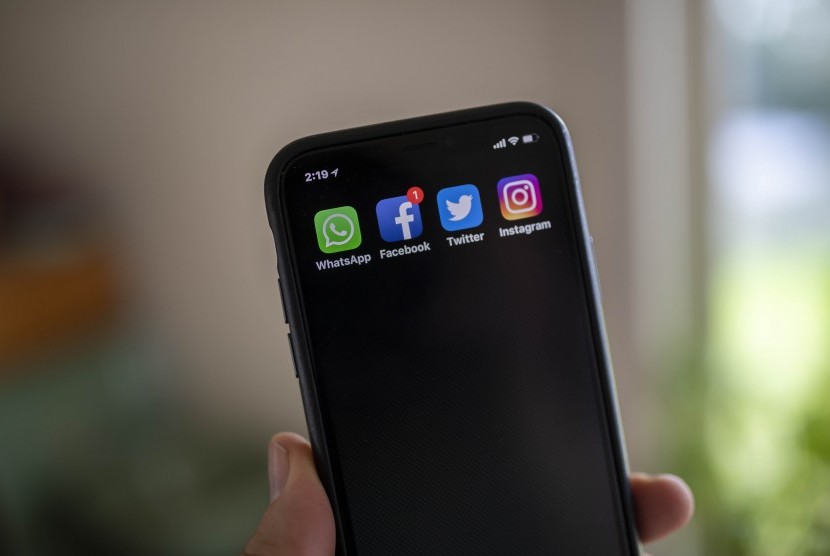 Aplikasi media sosial di ponsel. Psikolog klinis dan pendiri The Lighthouse Arabia, Dr Saliha Afridi, mengatakan, sementara kebanyakan orang masih tidak menganggap serius kecanduan smartphone atau gadget.