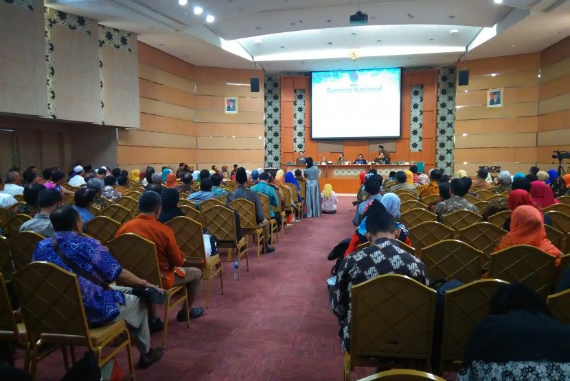 APPERTI menyelenggarakan seminar nasional did kampus Yarsi Jakarta. 