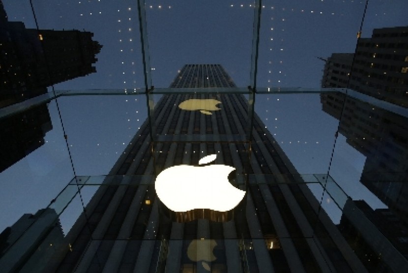 Apple Inc. Pendapatan perusahaan teknologi Apple Inc diprediksi turun didorong oleh melambatnya penjualan iPhone pada kuartal April-Juni. 