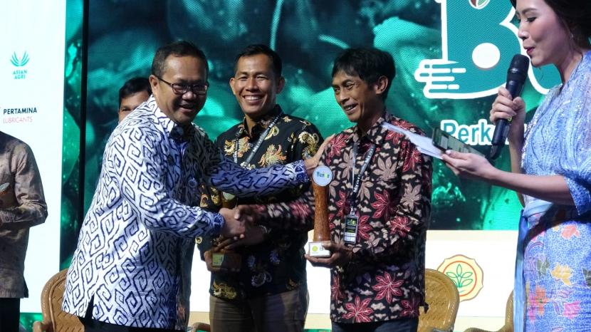 Apresiasi diberikan Kementan kepada petani perkebunan yang sukses.