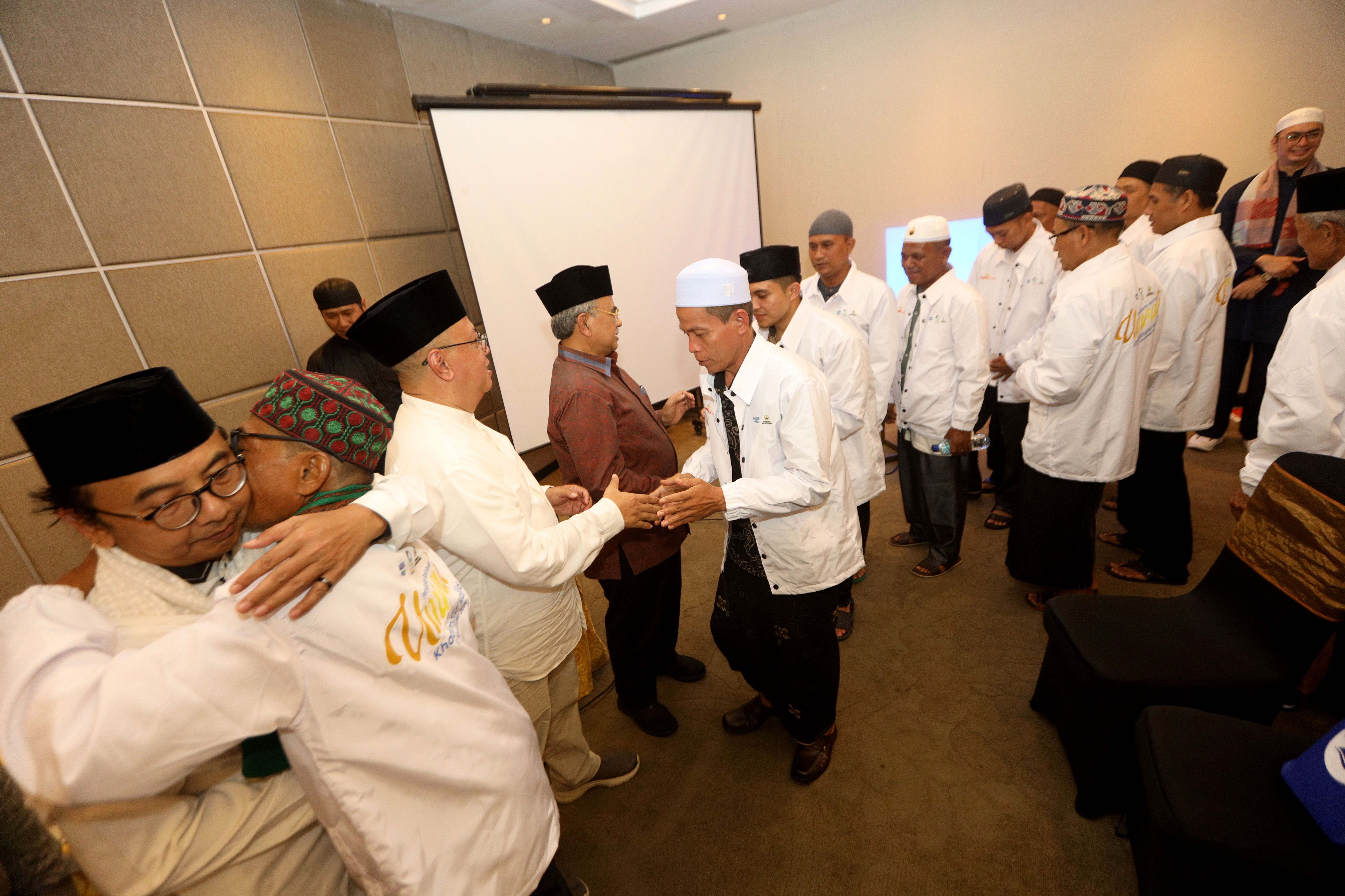 Aqua dan DMI Berikan Kesempatan Ibadah Umrah bagi Khadimatul Masjid dari Enam Provinsi