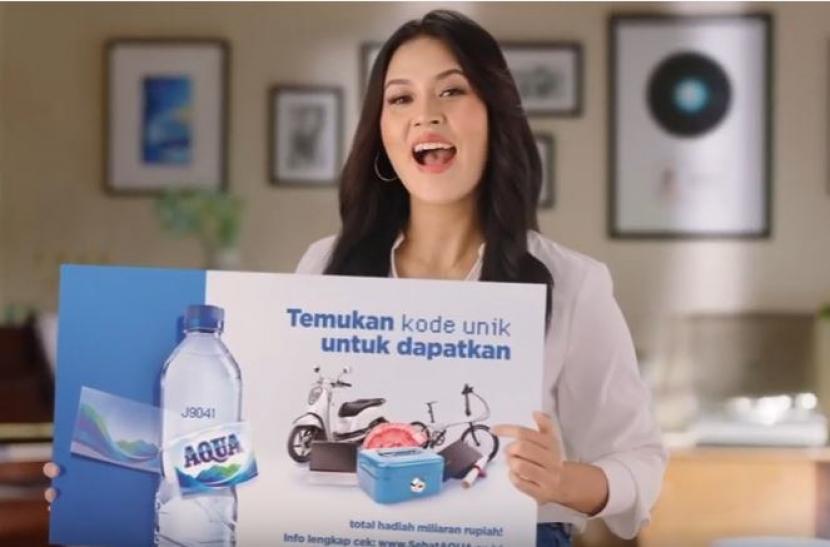 Aqua melalui program #HatiHarusOptimis  meluncurkan iklan baru yang dibintangi penyanyi, Raisa.