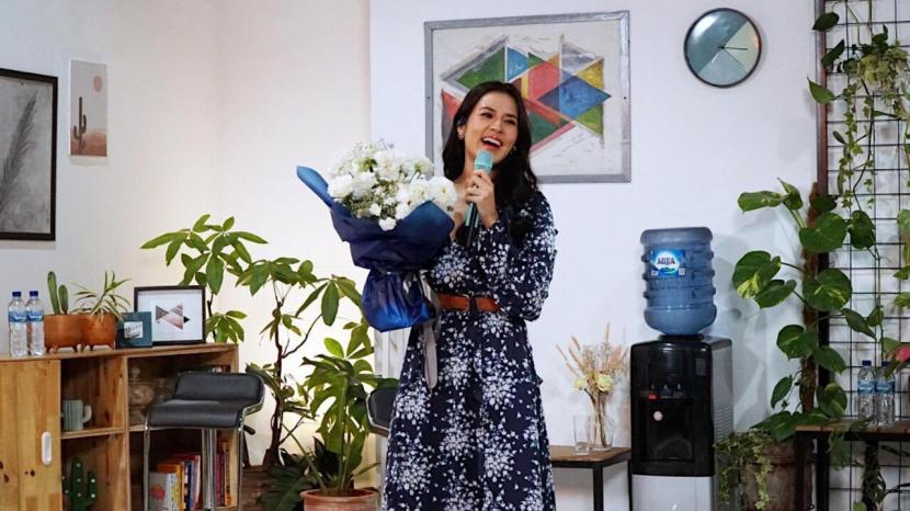 AQUA resmi memperkenalkan Raisa Andriana, penyanyi wanita Indonesia, sebagai Brand Partner yang baru saja bergabung dengan keluarga besar AQUA melalui gelar wicara daring bertajuk “Ibu Sehat, Keluarga Sehat”.