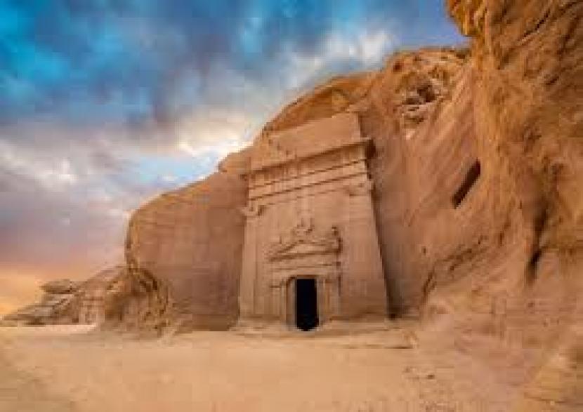 Tampilkan Sejarah AlUla, Karya Al-Balawi Viral. Foto:   Arab Saudi membuka kembali situs warisan alam AlUla pada akhir Oktober.