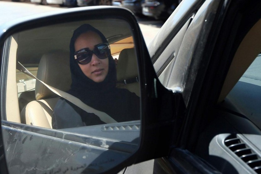 Wanita Arab Saudi Kembali ke Sekolah Mengemudi dengan Prokes. Foto: Arab Saudi mencabut larangan perempuan mengemudi 
