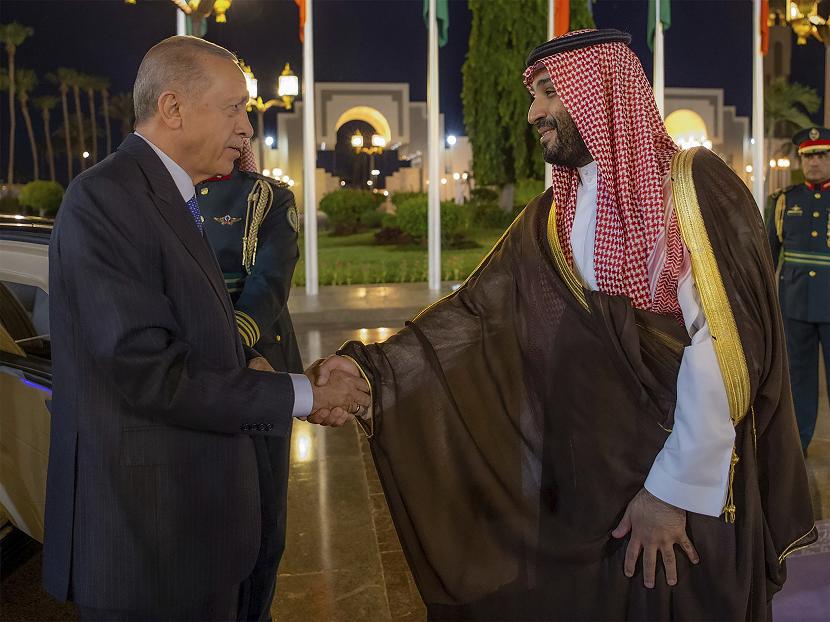 Arab Saudi setuju membeli drone Turki saat Presiden Tayyip Erdogan berkunjung ke Riyadh.