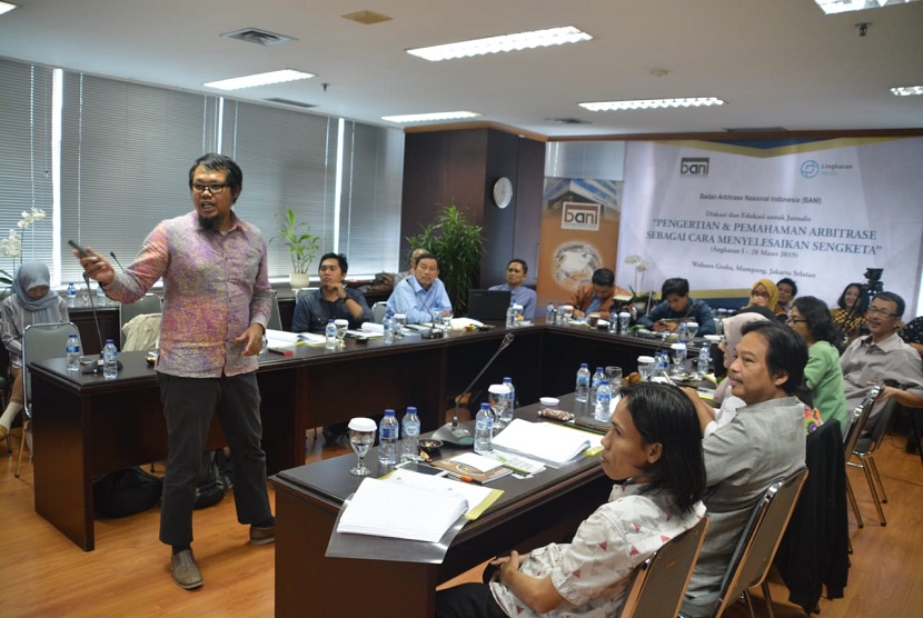 Arbiter BANI, Eko Dwi Prasetyo saat menjadi pemateri acara Edukasi Arbitrase Media di Gedung Wahana Graha Jalan Mampang Prapatan, Jakarta Selatan,
