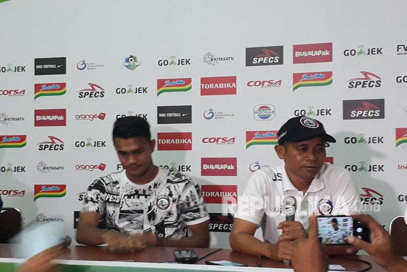 Arema FC melakukan konferensi pers (konpers) seusai memenangkan pertandingan 3-1 atas Persipura di Stadion Kanjuruhan Malang, Jumat (27/4). 
