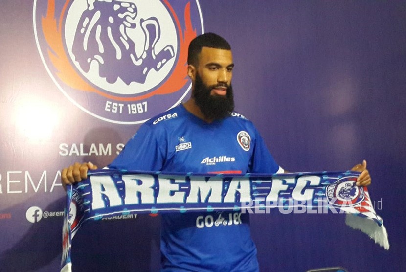Arema FC resmi mendatangkan pemain asing baru dari Belanda, Sylvano  Comvalius.