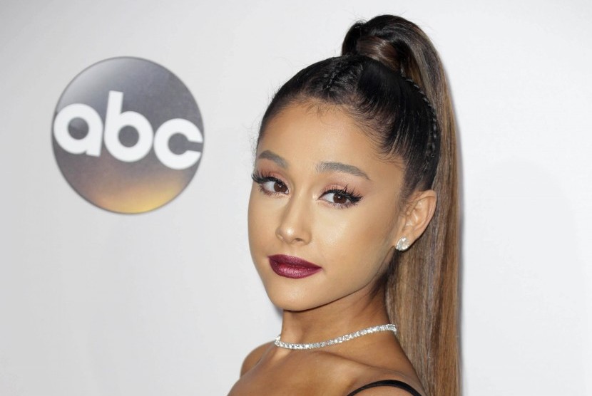 Makna tersembunyi dari lima cincin tunangan selebritas dunia. Salah satunya, cincin yang dimiliki Ariana Grande (ilustrasi).