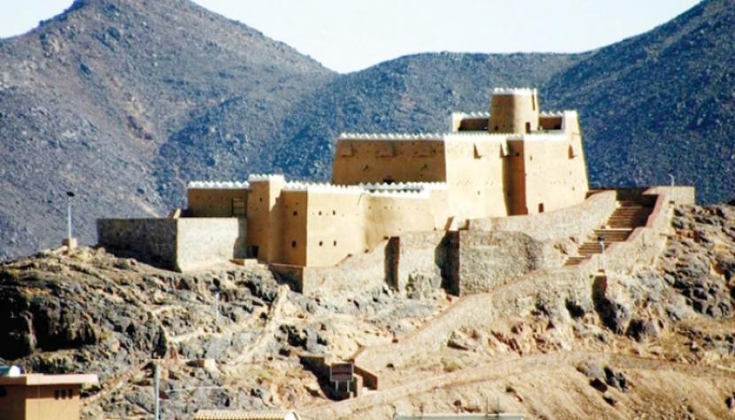 Benteng A'Arif, Berbahan Dasar Batu dan Tanah Liat. Foto: Arif Fort merupakan ikon puncak bukit di Hail Arab Saudi.