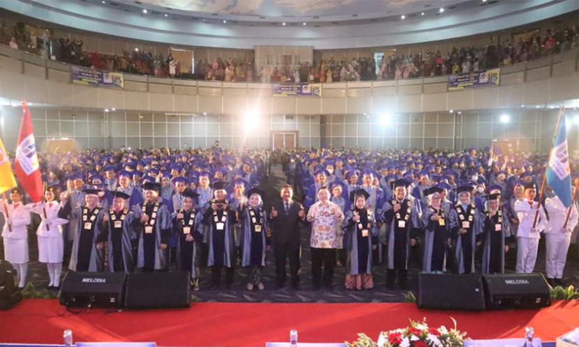 Arif Hidayat selaku Wakil Rektor II Bidang Non-Akademik Universitas Nusa Mandiri (UNM) menjelaskan bahwa, wisuda kali ini digelar satu sesi dengan jumlah wisudawan sebanyak 632 orang.