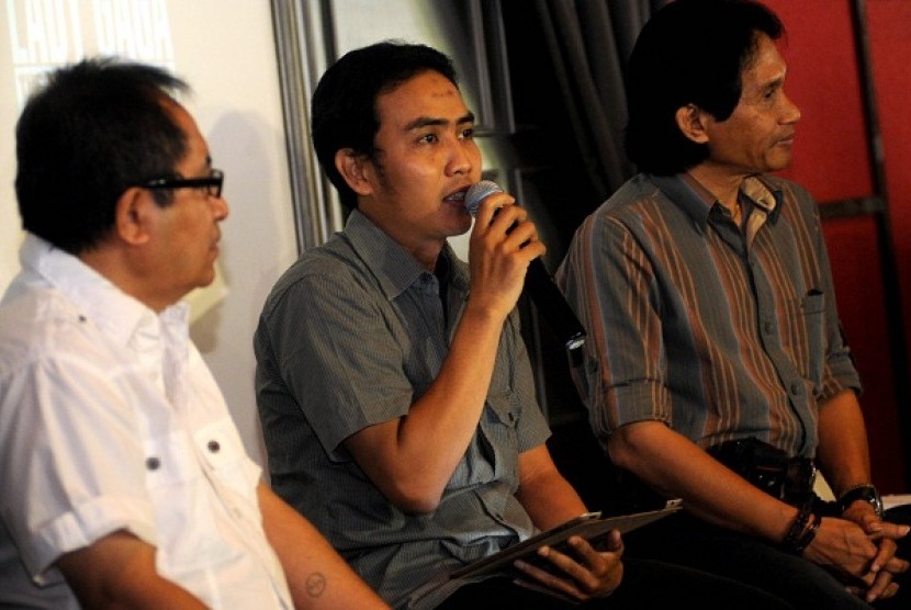Arif Ramadhoni (center), the representative of the Big Daddy, speaks during a press conference in Jakarta, Friday.   