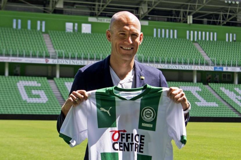 Arjen Robben kembali ke lapangan hijau. Robben memutuskan bergabung dengan Groningen dengan durasi kontrak setahun.