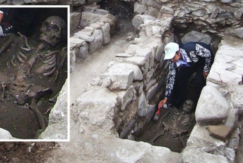 Arkeolog Bulgaria sedang menggali makam 'vampir'.