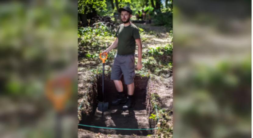 Arkeolog menggali parit dan menemukan sisa-sisa kuburan kekejaman Nazi di Lembah Kematian