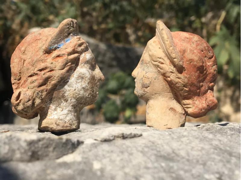 Arkeolog telah menemukan puluhan patung terakota yang berusia lebih dari 2.000 tahun di Myra, kota kuno di Turki.