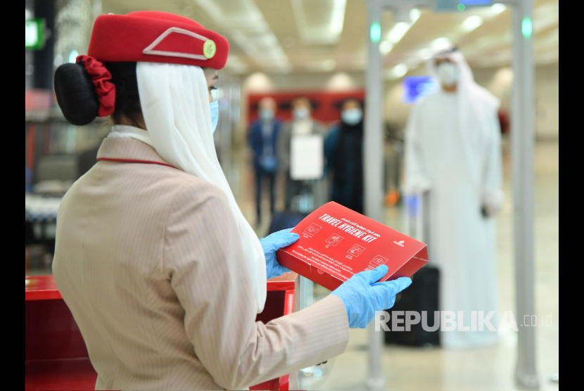 Emirates dinobatkan sebagai maskapai teraman di dunia dalam menanggapi pandemi Covid-19 menurut Safe Travel Barometer.