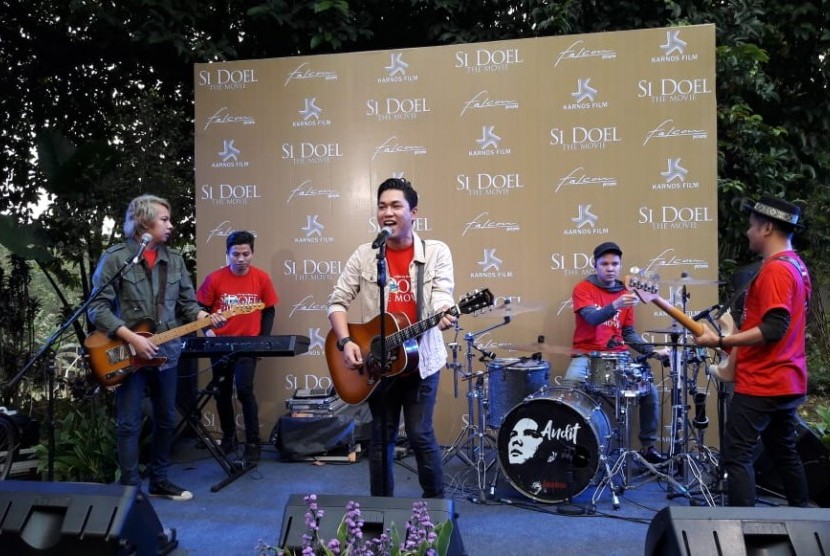  Armada membawakan lagu Si Doel Anak Betawi dengan sentuhan lebih pop untuk mengisi soundtrack film Si Doel The Movie.