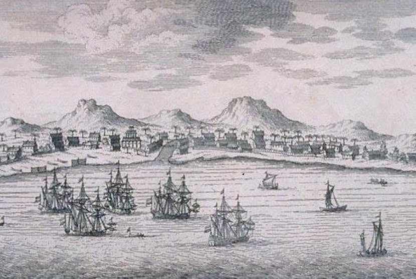 Armada VOC berlabuh di teluk Jakarta.