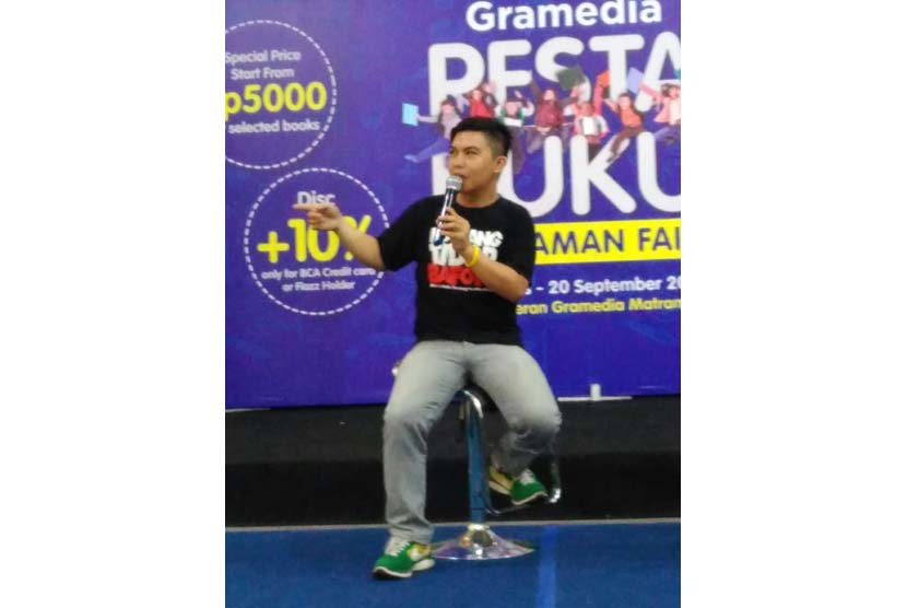 Armando Loho Robby Alfred tampil dalam talk show fotografi di Toko Buku Gramedia Matraman, Jakarta Timur, Jumat (11/9).