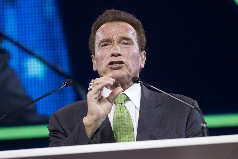 Aktor Arnold Schwarzenegger mencerca orang yang tak mau menggunakan masker saat pandemi Covid-19. Akibat pendapat kerasnya itu, ia kehilangan sponsor untuk acara binaraganya.