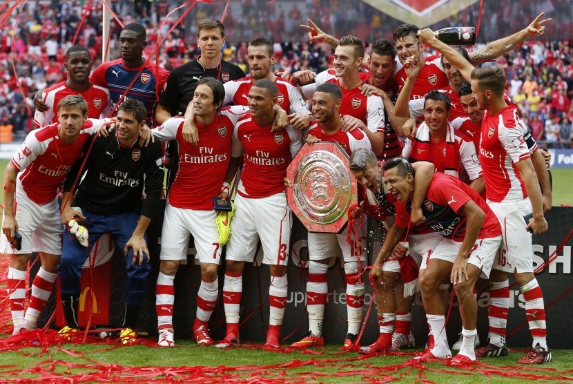 Arsenal merayakan kemenangannya meraih Community Shield setelah mengalahkan Manchester City 3-0