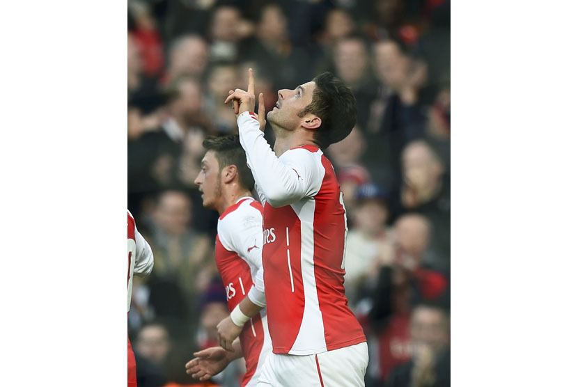 Arsenal's Olivier Giroud celebrates his second goal during their FA Cup fifth round soccer match against Middlesbrough at the Emirates Stadium in London February 15, 2015.