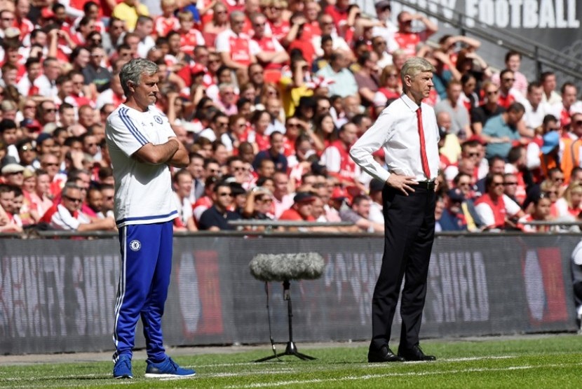 Arsene Wenger (kanan) dan Jose Mourinho