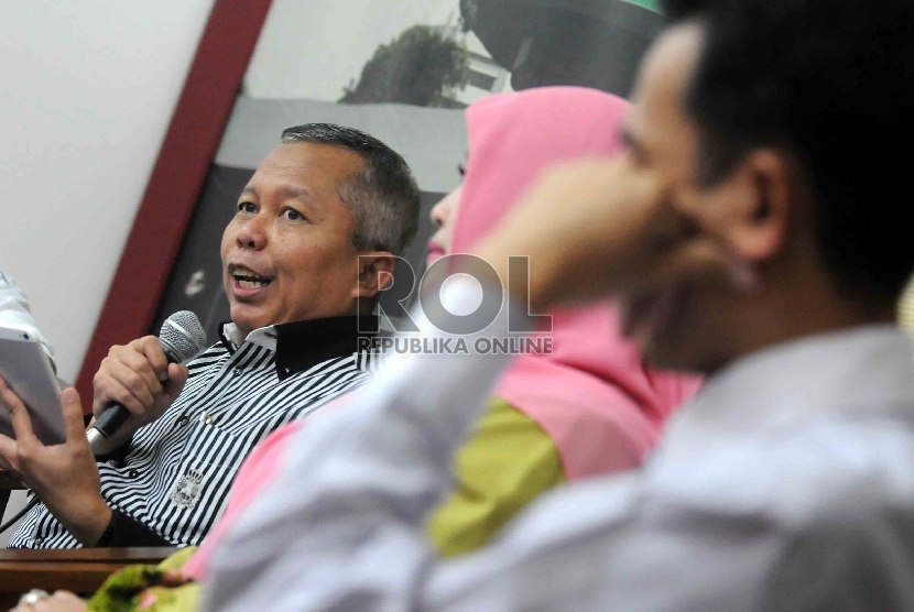  Arsul Sani menjadi pembicara dalam diskusi forum legislasi RUU minuman beralkohol di Gedung DPR, Senayan, Jakarta, Selasa (28/4).(Republika/Agung Supriyanto)