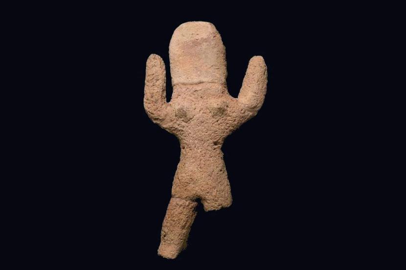Artefak yang menyerupai perempuan dengan tangan terangkat ditemukan di rute kuno Darb al-Hajj yang menghubungkan Kairo menuju Makkah.