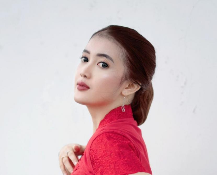 Artis cantik pendatang baru asal Bandung Jawa Barat, Muflida Noerhaliza (22 tahun) mulai merambah film layar lebar.