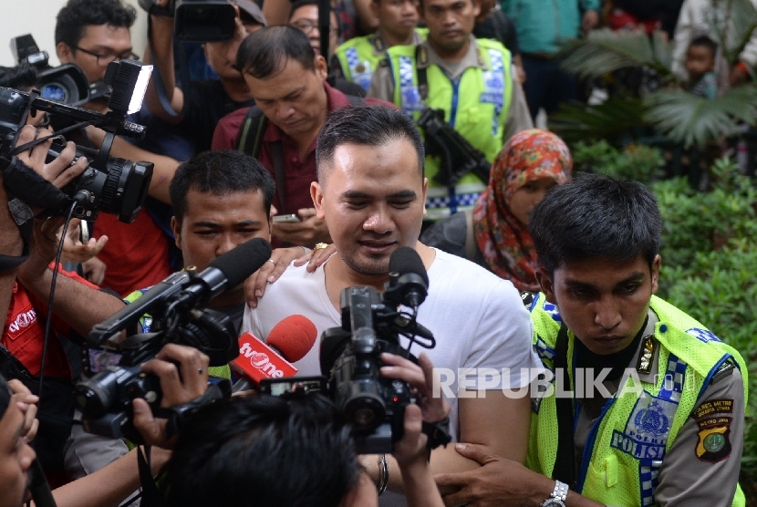 Artis dangdut Saipul Jamil saat datang untuk mendengarkan putusan majelis hakim kasus pencabulan di bawah umur di Pengadilan Negeri Jakarta Utara, Selasa (14/6).  (Republika/ Wihdan)
